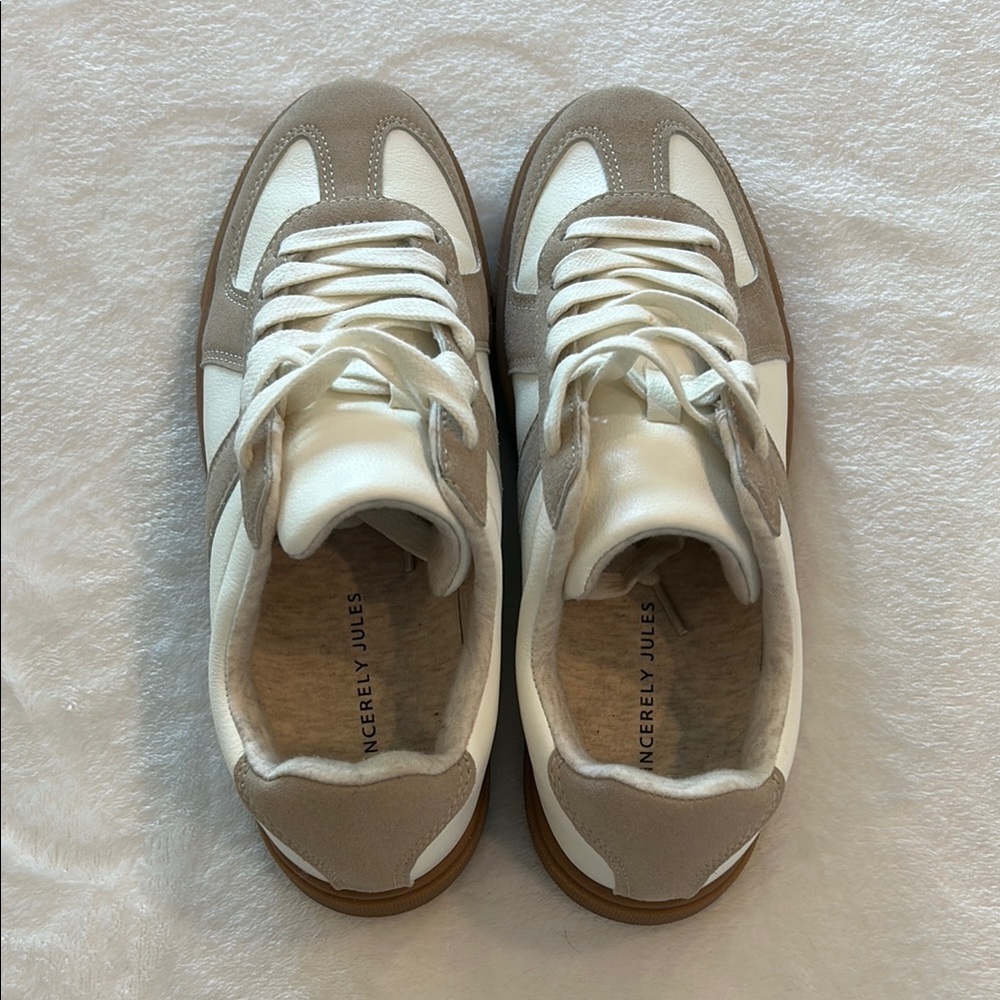 Bailey Classic White & Tan Sneakers - Picture 3 of 4